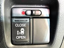 【パワースライドドア】スマートキーや運転席のスイッチでスライドドアの開閉が可能♪電動だから力を入れてドアを開ける必要が無く、小さいお子様でも、重い荷物を持っている時もラクに開け閉めできます♪