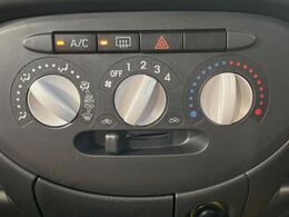 寒い冬も暑い夏も全席に快適な空調を届けてくれる、ダイヤル式エアコンを装備♪