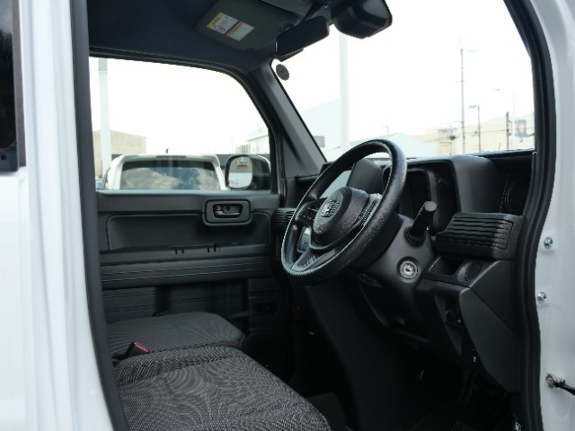 運転席周りの写真です。
