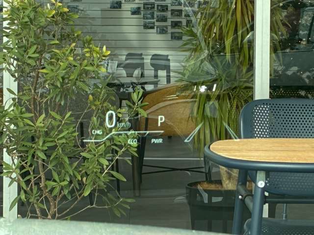 ご来店頂く全てのお客様をスタッフ一同笑顔で、お出迎えさせて頂きます。　些細なことでも構いませんので、ご連絡をお待ちしております。　　お問い合わせ電話番号は、0567-31ー6760までお願い致します。