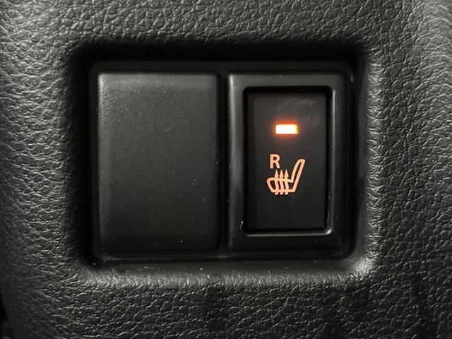 【シートヒーター】寒い日に重宝するシートヒーター！エアコンより早く温まってくれるので寒がりの人も安心ですね♪エアコンの温風は乾燥するから苦手、という方にもをおすすめです。
