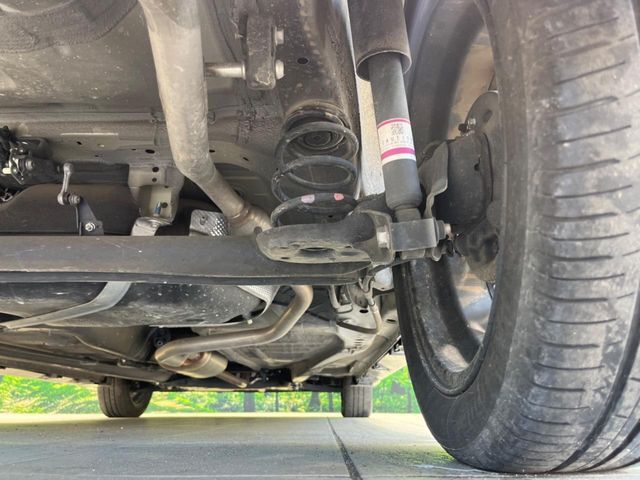 お車を安心してお乗りいただく為には、足回りの定期点検が欠かせません。サービスサポート（有償保証）では無料点検もご提供しており、安心のカーライフをお過ごしいただけるサポート体制が整っています。