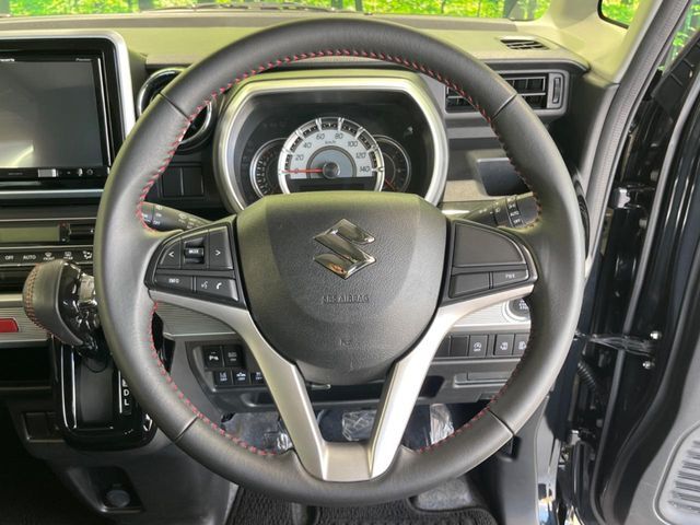 【純正革巻きステアリング】上質な革を使用することで、手にしっかり馴染みとても運転しやすいハンドルです♪
