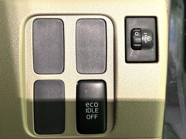 【アイドリングストップ】赤信号や渋滞で停車した際にエンジンを停止し、無駄な燃料の消費を抑えます。燃費向上や環境保護につなげる機能♪エンジンはブレーキを離せば再始動します。