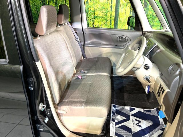 運転席シート廻りは使用感も少なく、良好な状態となっています。丁寧に使われていたことがよくわかりますね。
