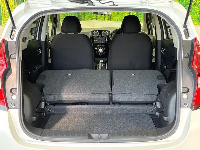 普段のお買い物や通勤、送迎等に十分な荷室スペースを確保しております。セカンドシートを倒すと、大きな荷物の積載も可能です♪