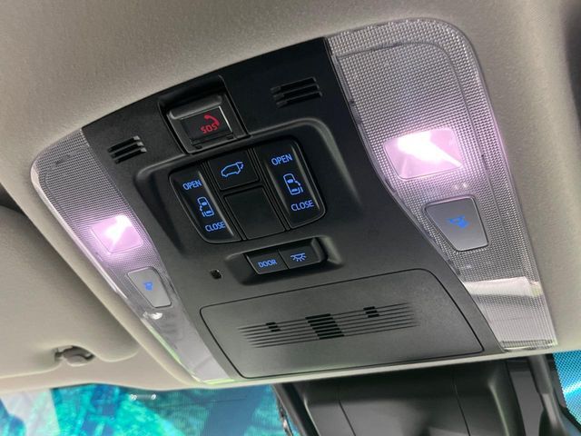【両側パワースライドドア】スマートキーや運転席のスイッチで後席両側スライドドアの開閉が可能♪電動だから力を入れてドアを開ける必要が無く、小さなお子様でも簡単に開け閉めでき快適です♪