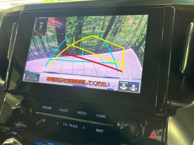 【バックカメラ】駐車時に後方がリアルタイム映像で確認できます。大型商業施設や立体駐車場での駐車時や、夜間のバック時に大活躍！運転スキルに関わらず、今や必須となった装備のひとつです！