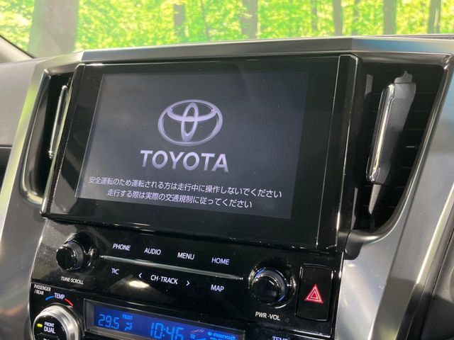 【メーカー純正ナビ】インテリアに溶け込むスタイリッシュな「専用設計」メーカーナビを装備♪視認性や操作性など基本性能にも優れ、より上質なカーライフをお楽しみいただけます。