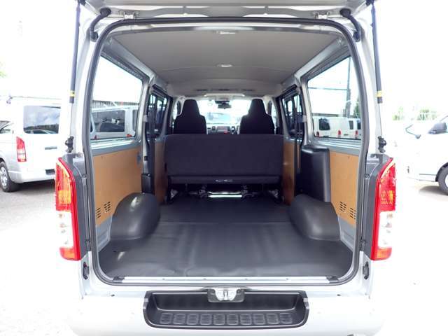 2023年6月登録/型式：3BF-TRH200V/4ナンバー（小型貨物車）/1年車検/2000cc/ガソリン車/2WD/5ドア/3［6］人乗り/パノラミックビューモニター/リヤクーラー＋リヤヒーター付