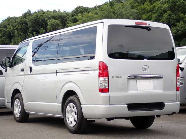 長さ：469cm/幅：169cm/高さ：198cm/最大積載量：1250［1050］kg/車両重量：1710kg/車両総重量：3125［3090］kg/燃料タンク：70リットル/カラーナンバー：1E7