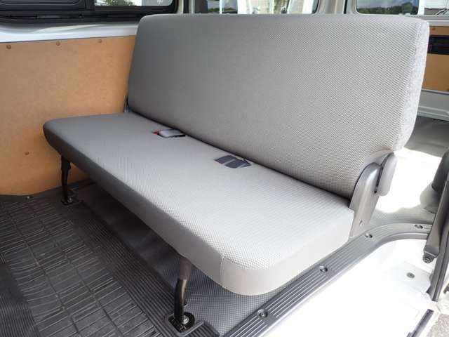 当店では、同一車種を複数台在庫しております。お電話で在庫確認の際は、車種名だけ告知いただいてもお車が特定できません。「年式・走行距離・ボディ色」の3項目も必ず教えてください。ご協力をお願い致します。