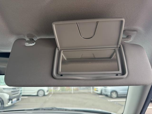 鏡付きのバイザーです！