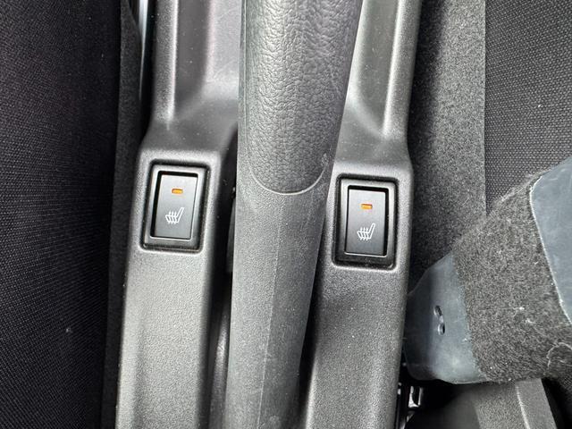 左右にシートヒーターが付いています！