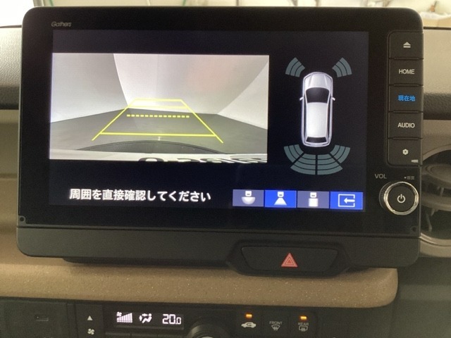 バックでの車庫入れも安心です！　リアカメラが付いているバックモニター付のナビを装備しております。バンパーについているソナーや、操作線もついており距離感も画面から確認できます。