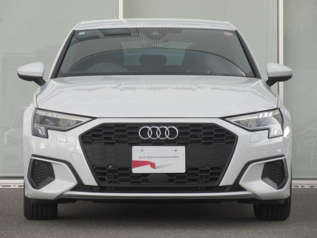 《認定中古車納車前点検100項目・高度な訓練・教育を受けたアウディ専任メカニックが、100項目に及ぶ精密な点検を実施いたします。》