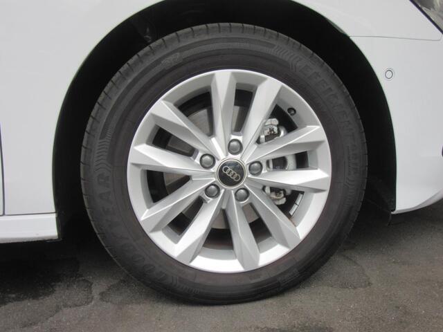 全車両に標準装備の純正アルミホイールは、純正ならではのバランスの良いデザインと、走行安定性をお楽しみ頂けます。