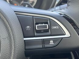 【アダプティブクルーズコントロール】高速道路での長距離走行が楽に！！自動で速度を保つクルーズコントロールが、衝突軽減システムと連携し、前方の車両を感知して車間を保つように速度調節してくれます！！