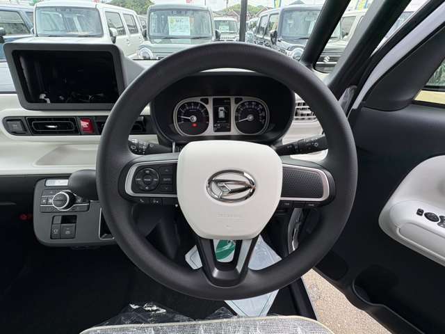 自ら操るハンドル！ドライバーの生命線です。お客様の目で実際にご確認ください。