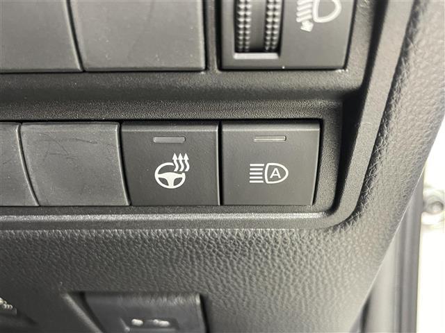 【ステアリングヒーター】冬場の寒い日に手がかじかみながら運転するのはツライですよね。でも、これがあれば安心です！ハンドルのグリップ部がじわっと暖かくなって心までポカポカします。