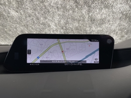 マツダコネクトの8.8インチワイドセンターディスプレイです。『Android　Auto』『Apple　CarPlay』や独自のコネクテッドサービスに対応したインターフェイスシステムです。