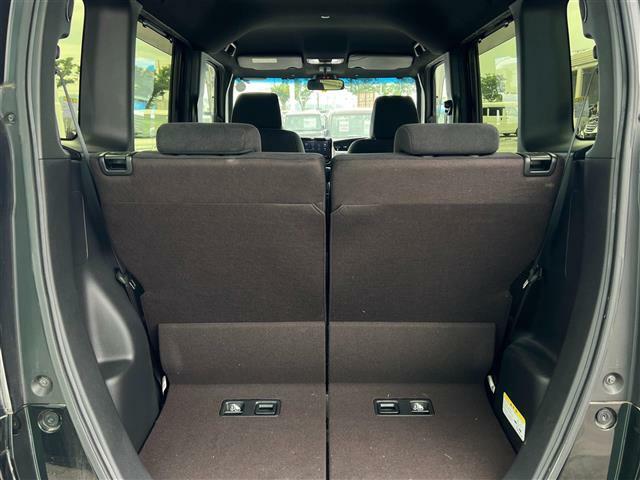 【トランク】積み込みやすくて、たっぷり積める荷室です。シートアレンジできるものは、乗車人数と荷物の量や大きさによってシートを動かすことができるので、より快適なドライブが可能です！