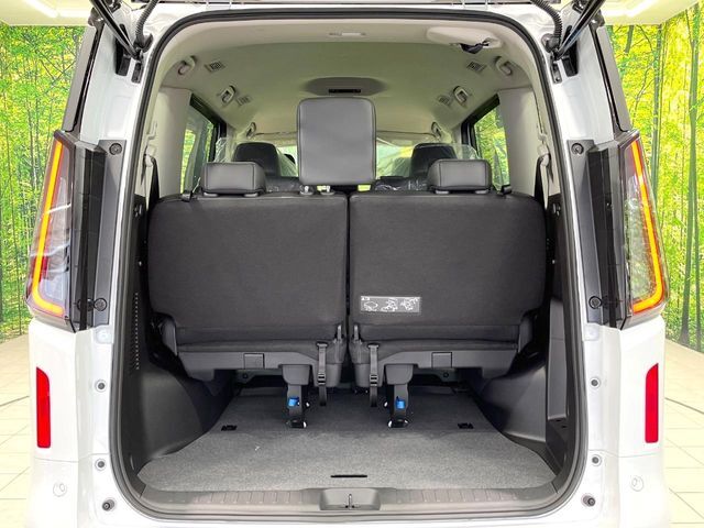 普段のお買い物や通勤、送迎等に十分な荷室スペースを確保しております。セカンドシートを倒すと、大きな荷物の積載も可能です♪