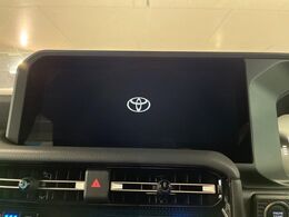 【メーカー純正ナビ】インテリアに溶け込むスタイリッシュな「専用設計」メーカーナビを装備♪視認性や操作性など基本性能にも優れ、より上質なカーライフをお楽しみいただけます。