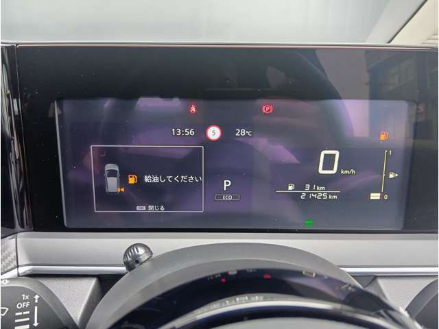 様々な情報を見ることができるディスプレイとメーター類☆