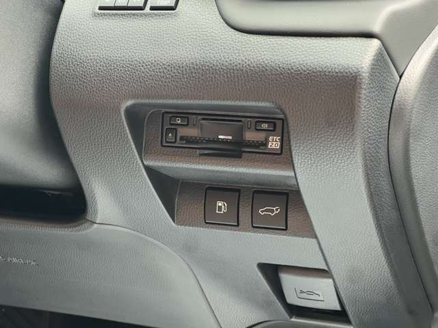 ステアリング右側にはビルトインタイプのETC2.0車載器が装着されております！高速道路使用時のドライブも快適にお楽しみいただけます！