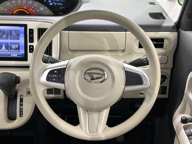 インテリアに合わせたデザインのステアリングは、運転される方のことも考え、運転しやすい形状、大きさです。是非一度、実際に触ってお確かめください。