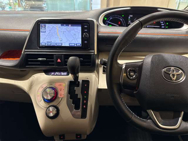 このハンドルを握った時に、車を所有している優越感を味わえますね