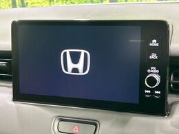 【メーカー純正9型ナビ】インテリアに溶け込むスタイリッシュな「専用設計」メーカーナビを装備♪視認性や操作性など基本性能にも優れ、より上質なカーライフをお楽しみいただけます。