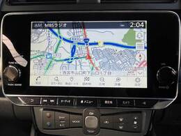 【純正ナビ】スタイリッシュな「専用設計」純正ナビを装備。操作性や基本性能にも優れ、フルセグやBluetoothなどオーディオ機能も充実しております。