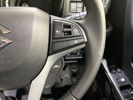 【アダプティブクルーズコントロール】高速道路での長距離走行が楽に！！自動で速度を保つクルーズコントロールが、衝突軽減システムと連携し、前方の車両を感知して車間を保つように速度調節してくれます！！