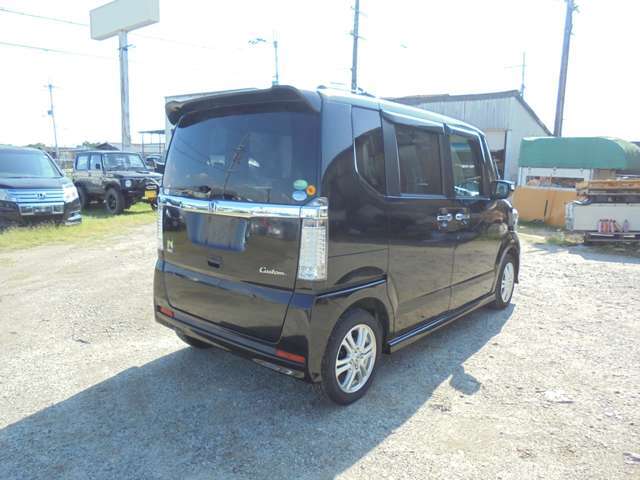 大きなヘコミ、傷もございません☆