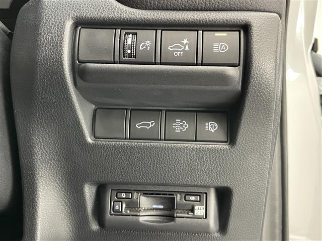 【ETC】有料道路の乗り降り時に停車することなくスマートに乗り入れが可能になったり、割引を受けることができる嬉しい装備です。