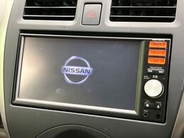 【純正ナビ】人気の純正ナビを装備しております。ナビの使いやすさはもちろん、オーディオ機能も充実！キャンプや旅行はもちろん、通勤や買い物など普段のドライブも楽しくなるはず♪