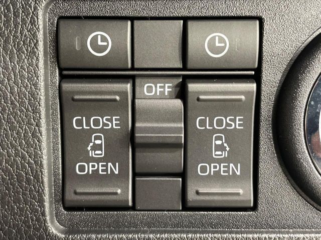 【両側パワースライドドア】スマートキーや運転席のスイッチで後席両側スライドドアの開閉が可能♪電動だから力を入れてドアを開ける必要が無く、小さなお子様でも簡単に開け閉めでき快適です♪
