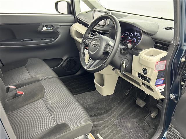 【運転席】座り心地が良いシートなので長時間の運転でも快適にお過ごしいただけます。新品のフロアマットのご注文も可能です。掲載箇所以外にご希望の写真がございましたらお気軽にお問い合わせ下さい。