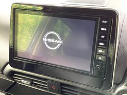 【純正ナビ】人気の純正ナビを装備しております。ナビの使いやすさはもちろん、オーディオ機能も充実！キャンプや旅行はもちろん、通勤や買い物など普段のドライブも楽しくなるはず♪