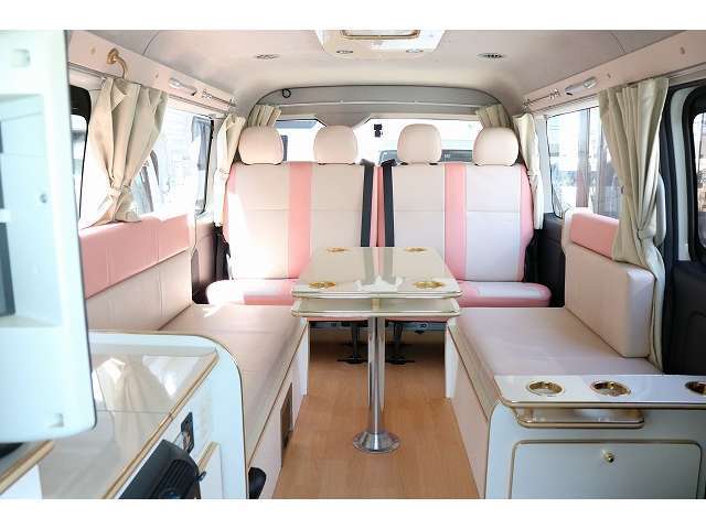 乗車人数10名・就寝3名タイプ★