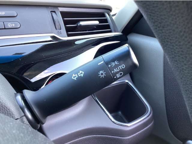 オートライト☆自動ON/OFFで夜間やトンネル走行も安心です☆