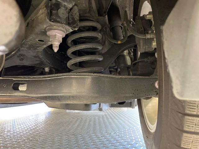 お車を安心してお乗りいただく為には、足回りの定期点検が欠かせません。サービスサポート（有償保証）では無料点検もご提供しており、安心のカーライフをお過ごしいただけるサポート体制が整っています。