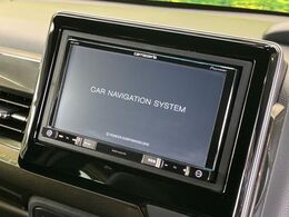 【ナビゲーション】目的地までしっかり案内してくれる使いやすいナビ。Bluetooth接続すればお持ちのスマホやMP3プレイヤーの音楽を再生可能！毎日の運転がさらに楽しくなります！！