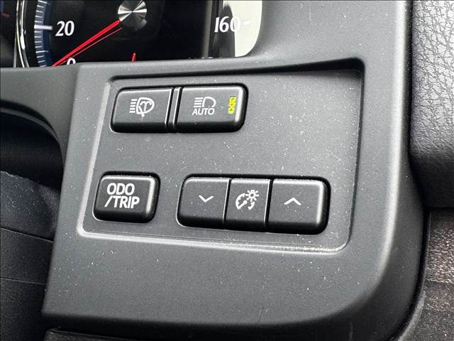 納車整備ついても第三者機関の指定工場で分解記録(法定整備)を実施し、車検を基準に不具合箇所、消耗部品は改善して納車させていただきます。