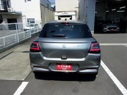 大きなスズキの看板が目印！！