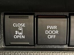 【パワースライドドア】スマートキーや運転席のスイッチでスライドドアの開閉が可能♪電動だから力を入れてドアを開ける必要が無く、小さいお子様でも、重い荷物を持っている時もラクに開け閉めできます♪