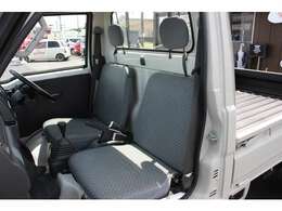 こちらのシートはキズやシミがなく綺麗な状態です。車内のメインとなるシートが綺麗に保たれていることで印象が明るくなり、クリアな室内になりますね！