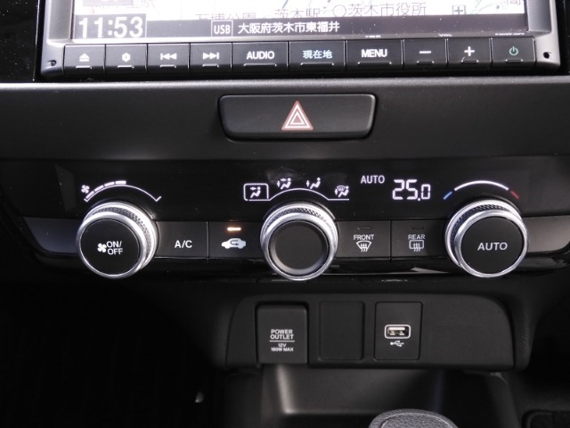 ◆オートエアコン装備◆　お好みの温度を設定をするだけで、後は、自動で風量を調節してくれます！快適にドライブが楽しめます。